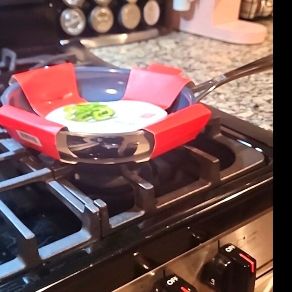 Zwilling Clad CFX Ceramic Non-Stick 8" Fry Pan - Picture 12 of 13